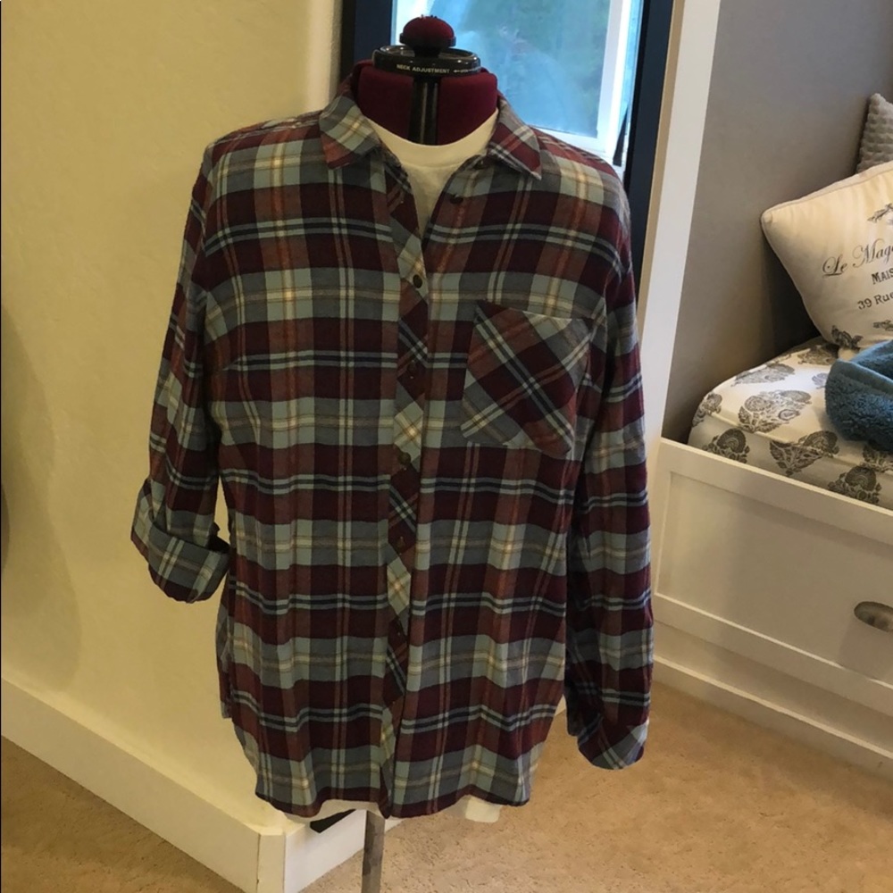 Kut from the cloth men’s size large button up.